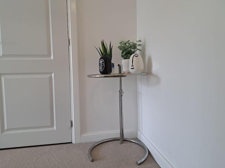 Stylish Station Apartment In Rochester With Free Parking Wainscot Exteriér fotografie