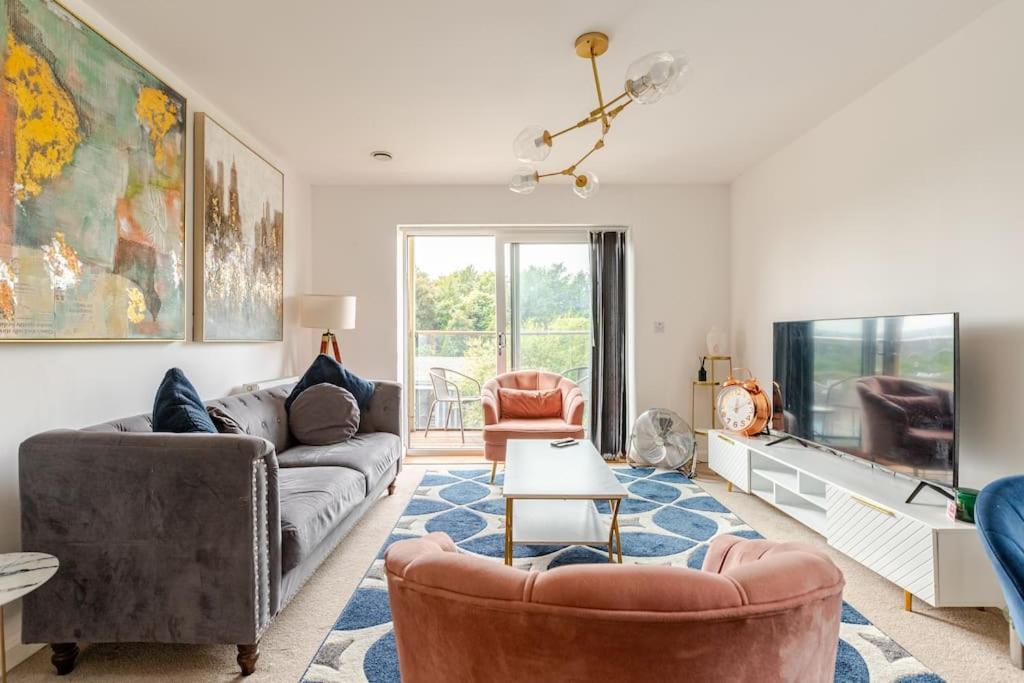 Stylish Station Apartment In Rochester With Free Parking Wainscot Exteriér fotografie